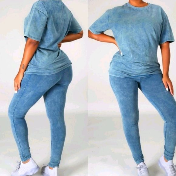 Set (shirt & pants) - Picture 1 of 3